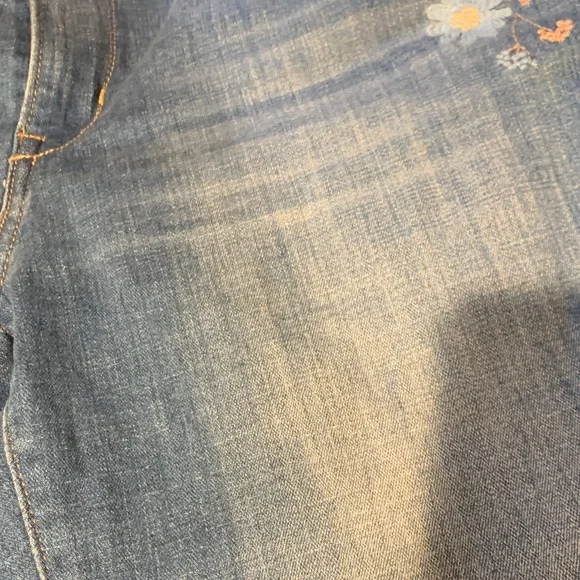 #492 “Levi’s” Embroidered Blue Jeans - Picture 4 of 13